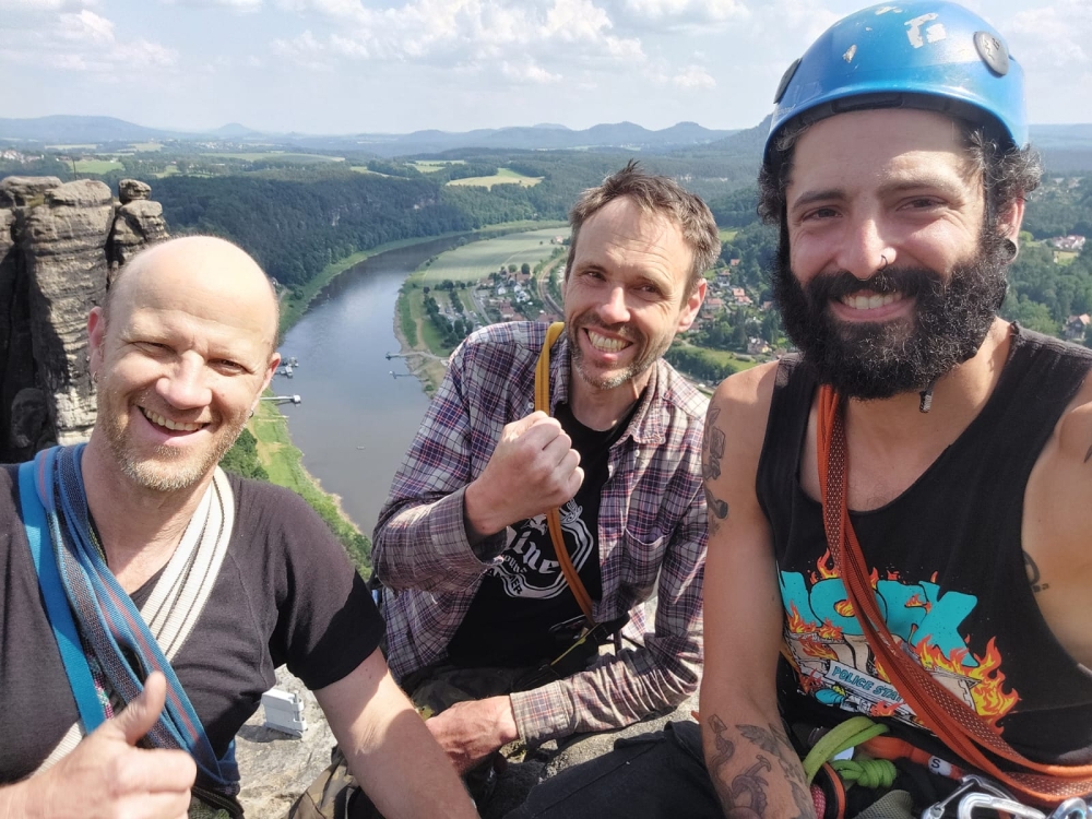 Die Drei Gluecklichen Bergsteiger Auf Dem Sieberturm 20230625 1417376490